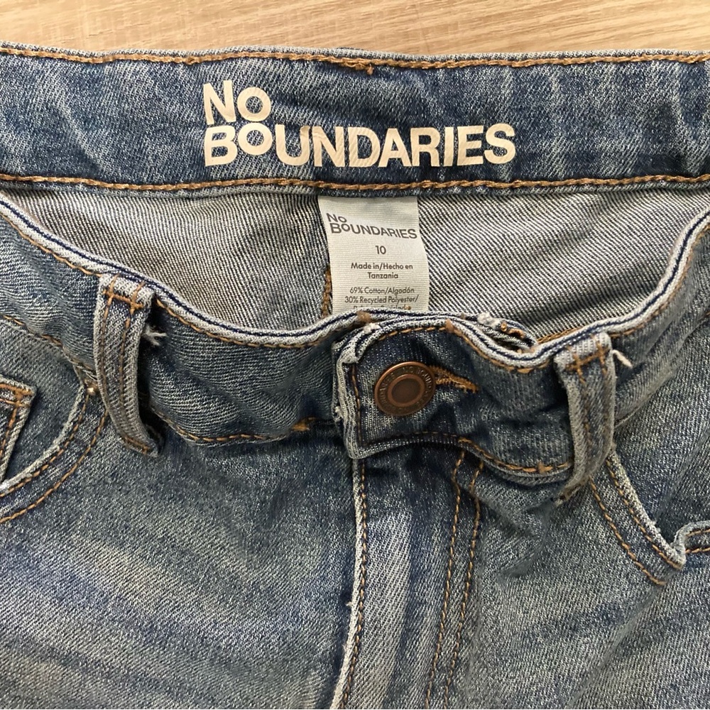 No Boundaries Women's Jean Shorts - Classic Blue - Picture 3 of 4